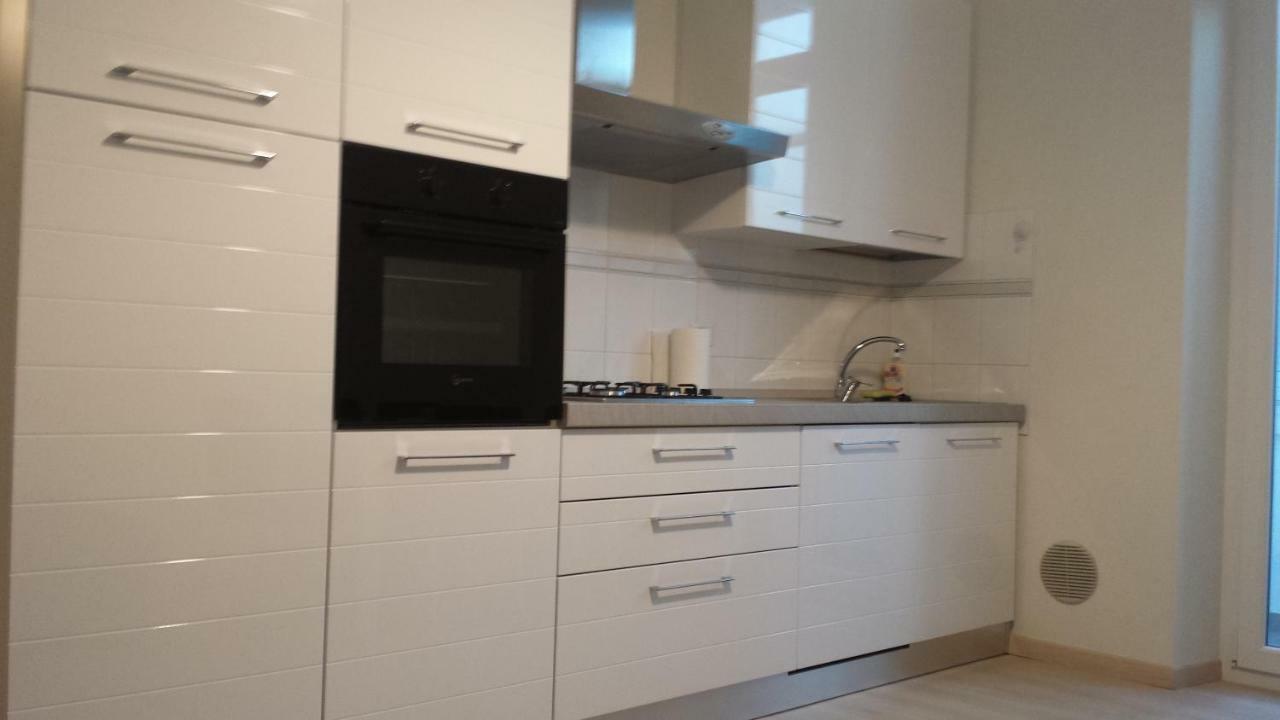 Residenza Lux Fronte Mare Lägenhet Vado Ligure Exteriör bild