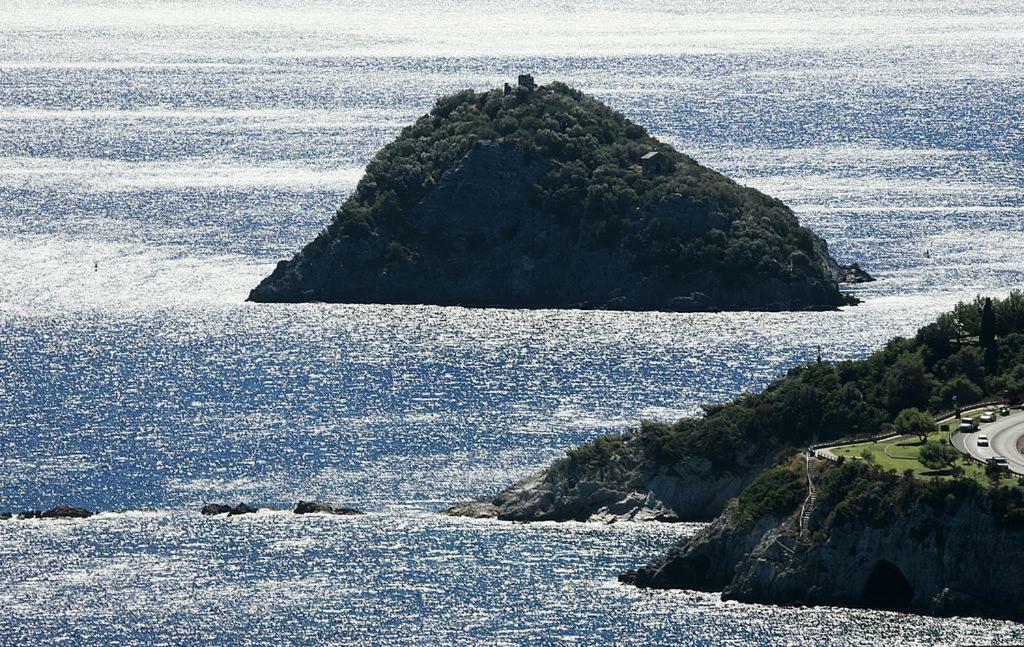 Residenza Lux Fronte Mare Lägenhet Vado Ligure Exteriör bild