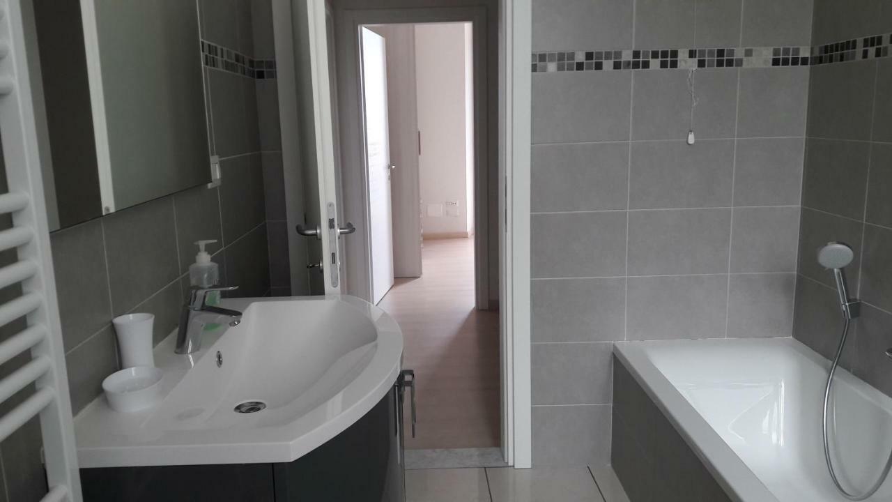 Residenza Lux Fronte Mare Lägenhet Vado Ligure Exteriör bild