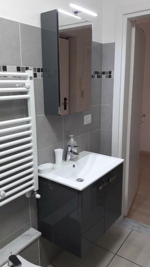Residenza Lux Fronte Mare Lägenhet Vado Ligure Exteriör bild