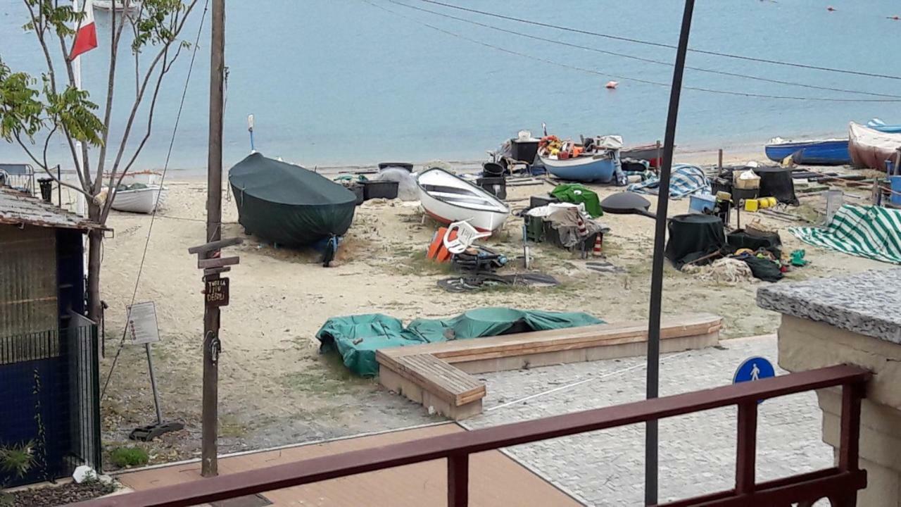 Residenza Lux Fronte Mare Lägenhet Vado Ligure Exteriör bild