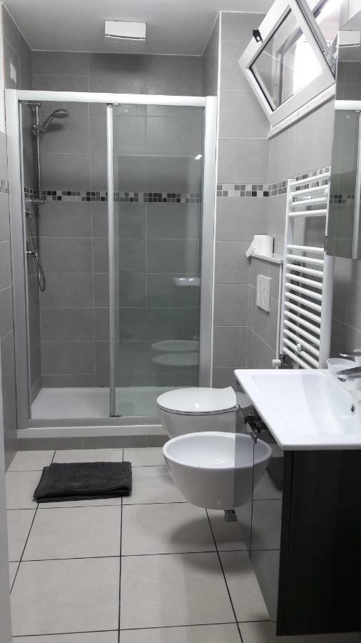Residenza Lux Fronte Mare Lägenhet Vado Ligure Exteriör bild