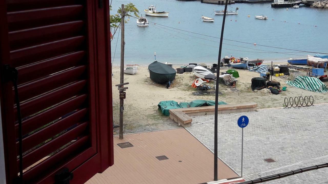 Residenza Lux Fronte Mare Lägenhet Vado Ligure Exteriör bild